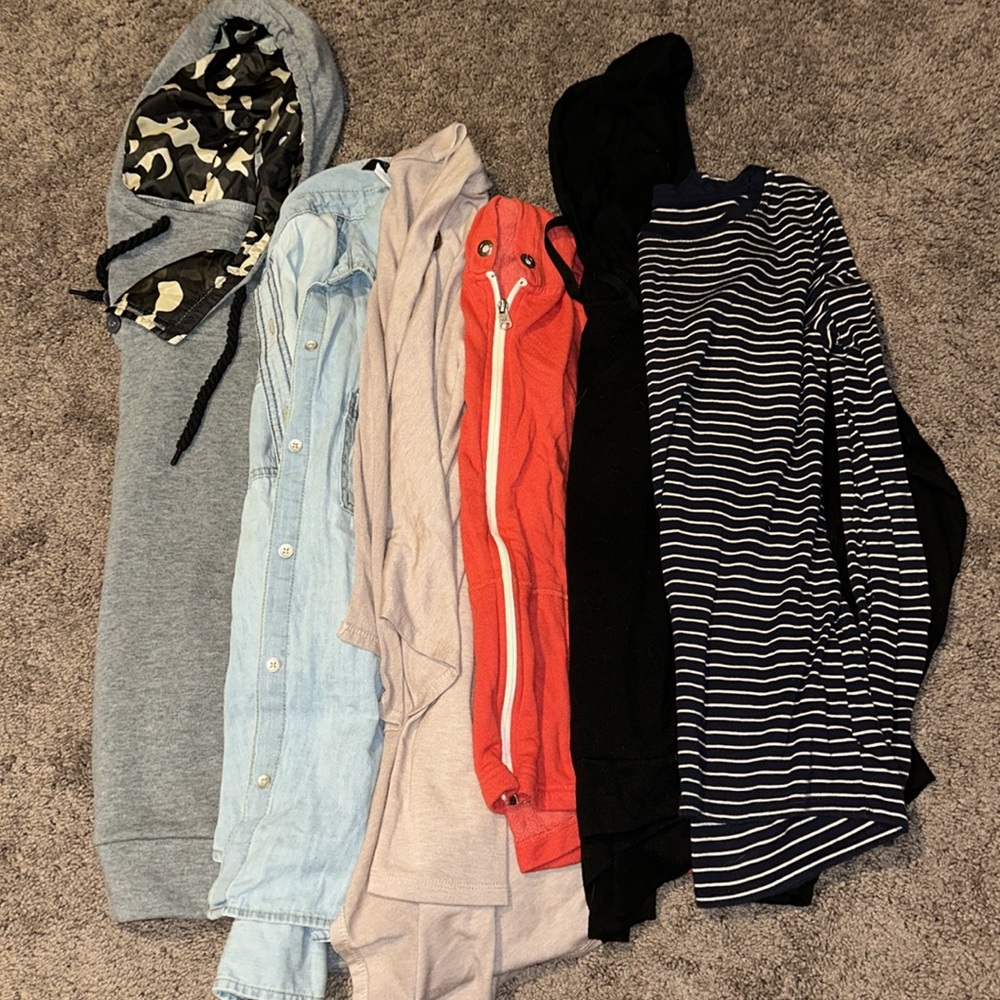 Size medium blouse, sweatshirt, jean shirt bundle!!
